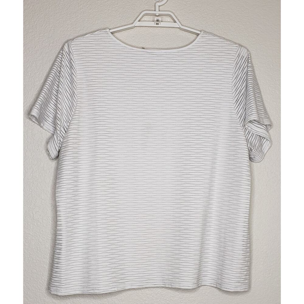 Calvin Klein Top Women's Size 2X White Silver Textured Short Sleeve Round Neck‎